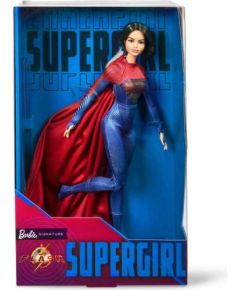 Barbie Supergirls в красно-синем костюме с накидкой в ​​комплекте с подставкой для куклы (HKG13)