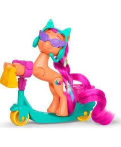 Hasbro My Little Pony: Sunny Starscout - Rolling Scooter (F8737)