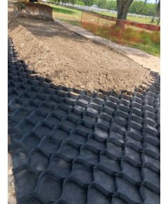 Ģeošūna grunts stabilizēšanai un nogāžu stiprināšanai 100mm 2,46x6,1m (15m2), Šūnas izmērs 203x246mm