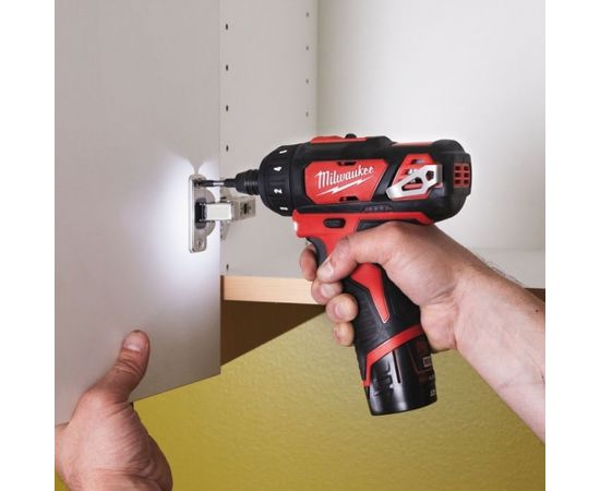 Milwaukee M12 BD-202C Skrūvmašīna