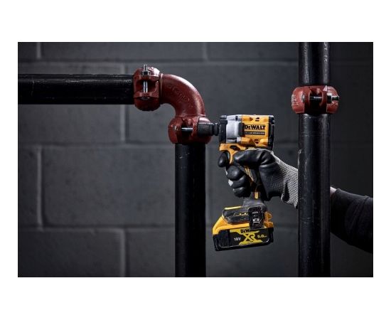 DEWALT DCF922D2T-QW  Akumulatora uzgriežņu atslēga ATOMIC 18V (2x2.0Ah)