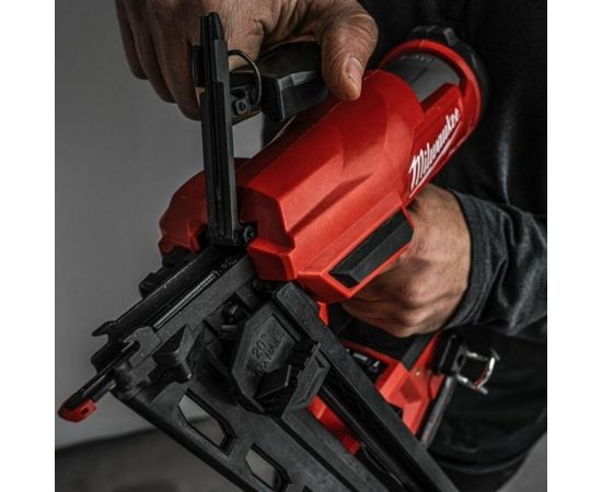 Milwaukee M18 FN16GA-0X Akumulatora naglotājs 18V (bez akumulatora un lādētāja)