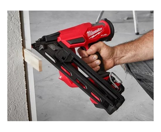 Milwaukee M18 FN15GA-0X Akumulatora naglotājs 18V (bez akumulatora un lādētāja)