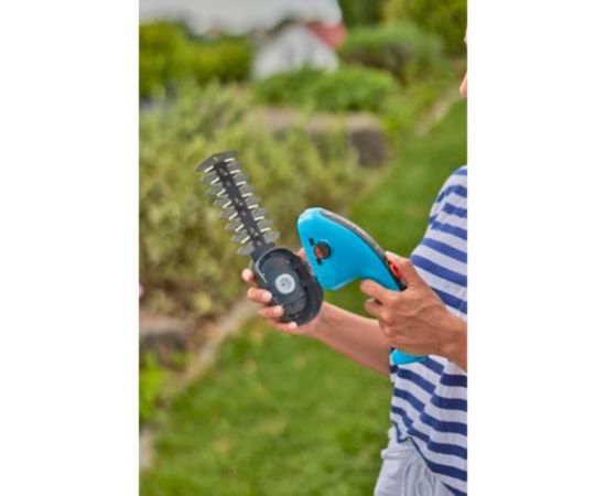 GARDENA Cordless Grass Shears ClassicCut Li, 3.6 volts, set with shrub blade - special offer (turquoise/black, Li-ion battery 2.5 Ah)