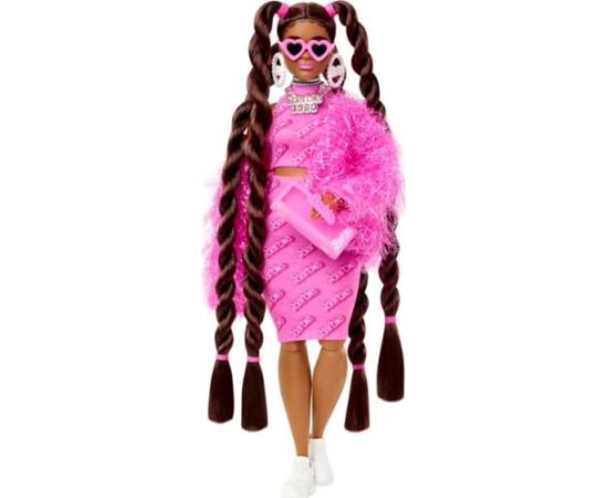 Lalka Barbie Mattel Barbie Extra Lalka Różowy strój Logo Barbie/Brązowe kucyki HHN06