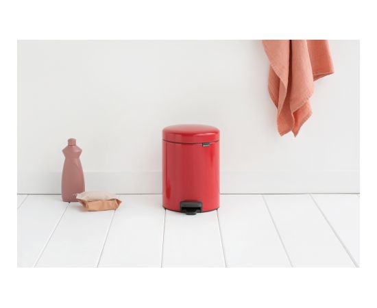 BRABANTIA atkritumu tvertne ar pedāli NewIcon, 5 l, Passion Red - 112089