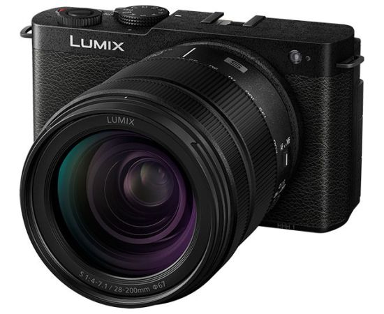 Panasonic Lumix DC-S9 + 28-200mm, jet black