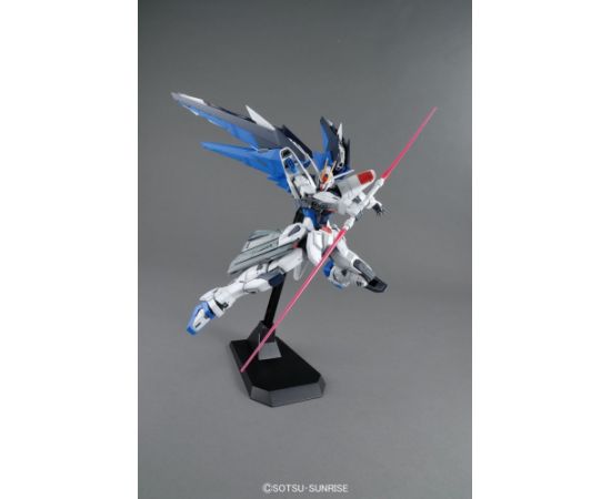 Bandai MG 1/100 FREEDOM GUNDAM VER.2.0 BL