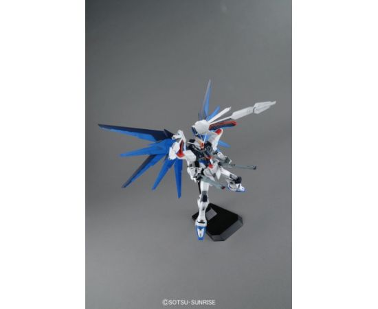 Bandai MG 1/100 FREEDOM GUNDAM VER.2.0 BL