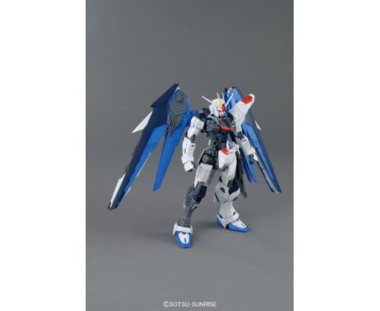 Bandai MG 1/100 FREEDOM GUNDAM VER.2.0 BL