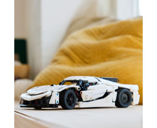 LEGO Technic Biały hipersamochód Koenigsegg Jesko Absolut (42184)